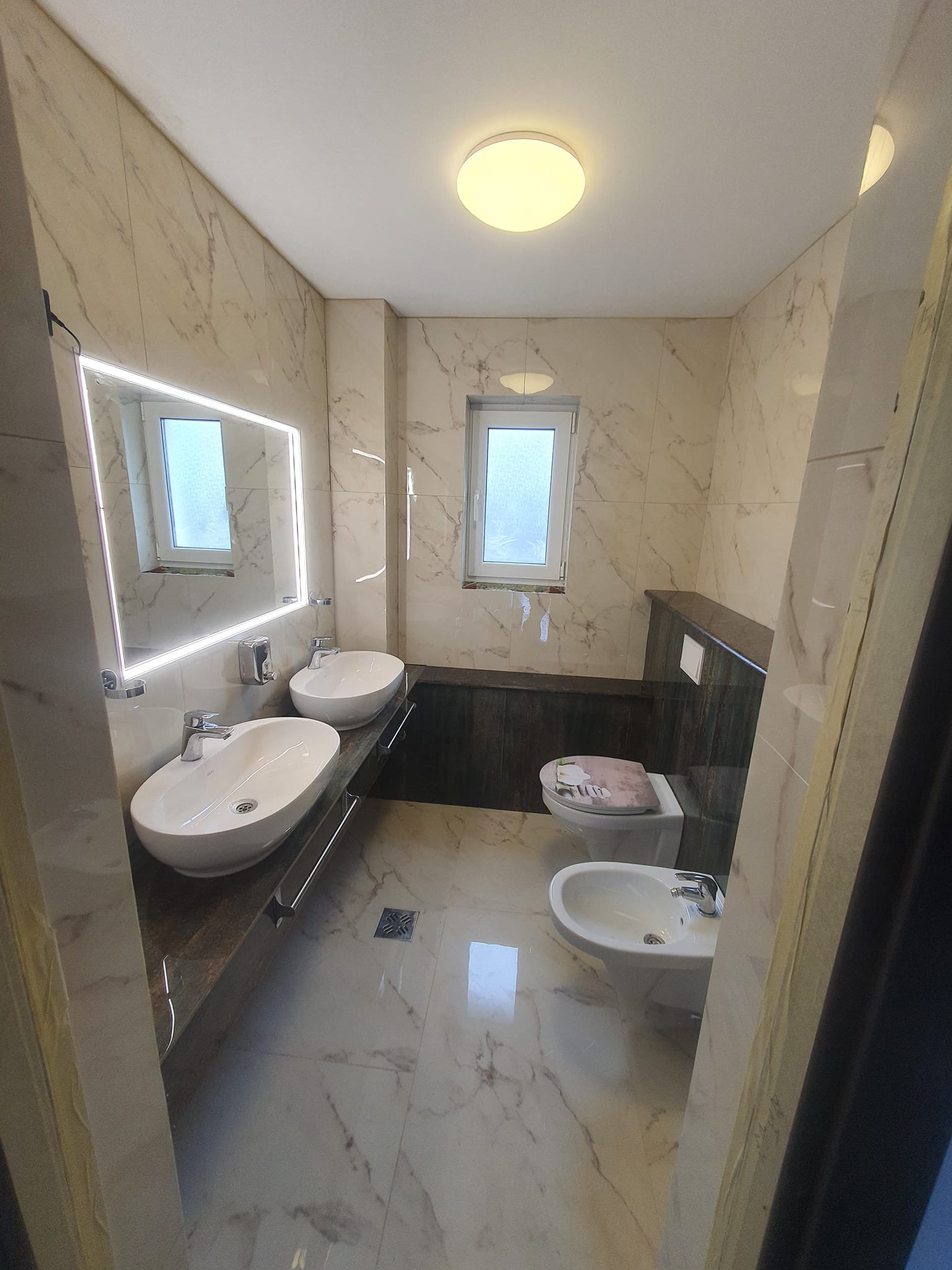 Băi complete: hidroizolație, pantă la duș, chituire