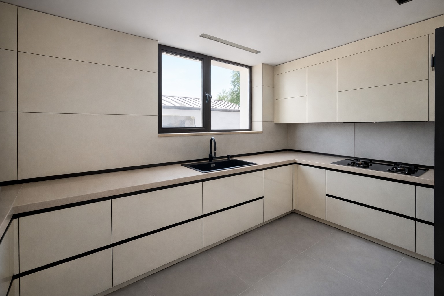 Bucătării și backsplash: decupaje prize, aliniere